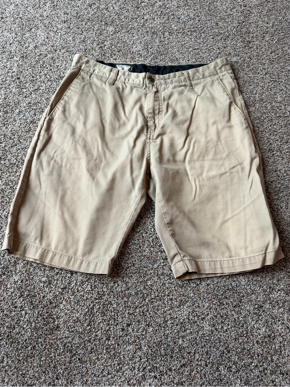 Volcom Men's Size 34 Khaki Chino Shorts Tan Skate Surf Casual Long Walkshorts